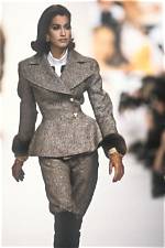 Yasmeen Ghauri: the Journey of a Fashion Icon